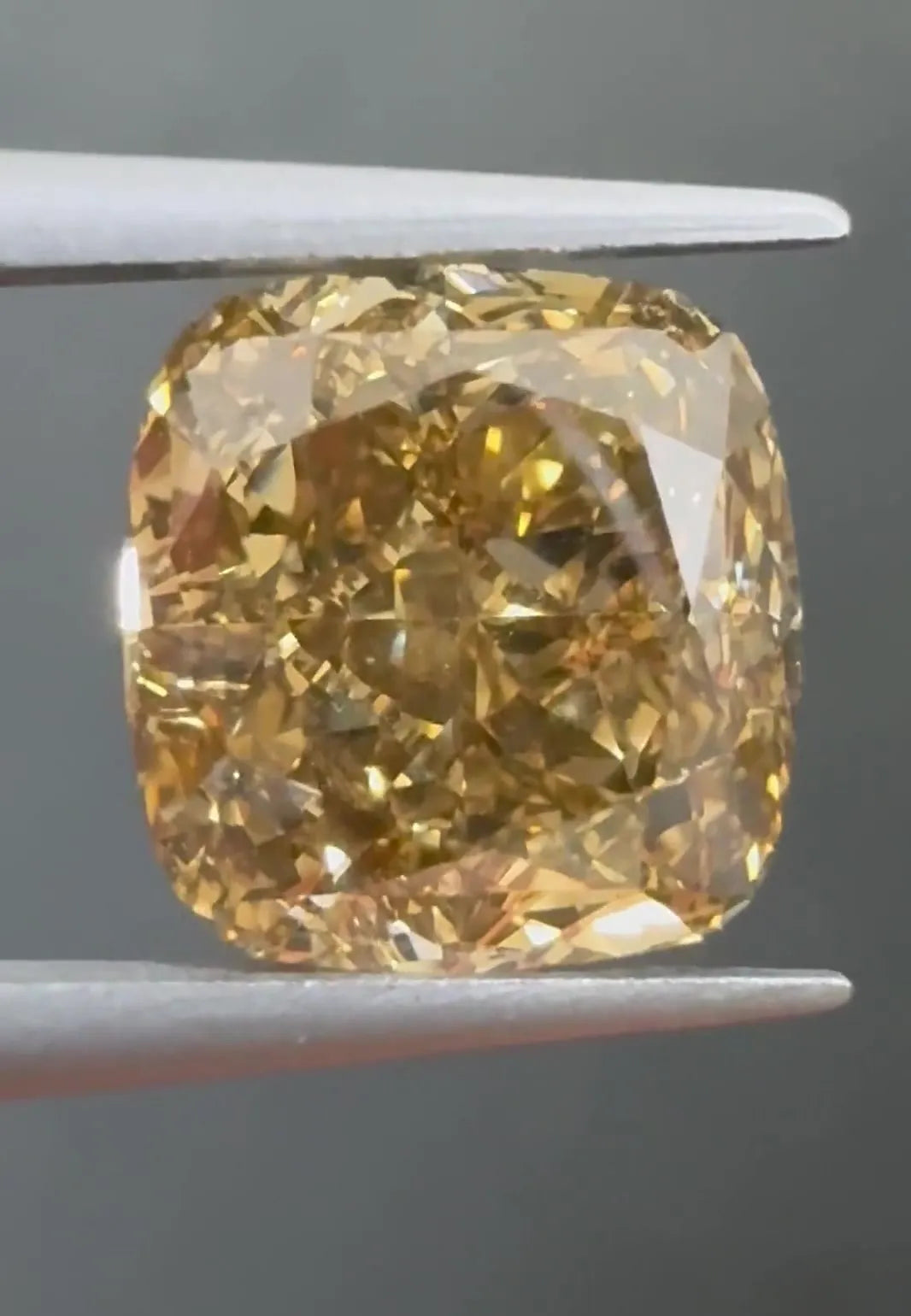 5.01ct Cushion brilliant Natural Diamond (Colour Fancy Dark Yellowish Brown, Clarity VS1, GIA Certified)